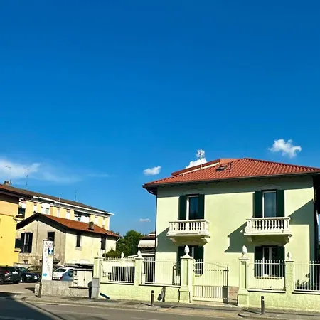 Konukevi Patrizia Con Parcheggio Privato Como